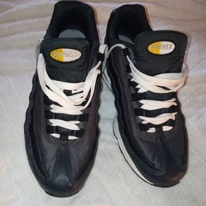 Nike Air Max 95 Youth Size 7Y/Women's Size 8.5